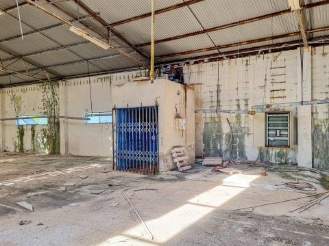 Armazém destinado a Indústria e Armazém – Macieirinha, Leiria