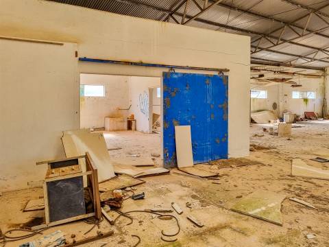 Armazém destinado a Indústria e Armazém – Macieirinha, Leiria