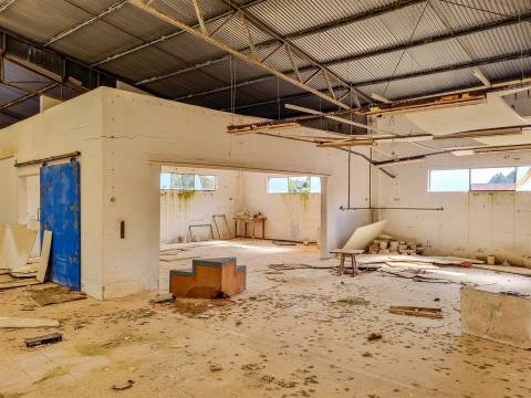 Armazém destinado a Indústria e Armazém – Macieirinha, Leiria