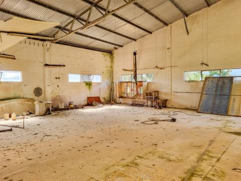 Armazém destinado a Indústria e Armazém – Macieirinha, Leiria