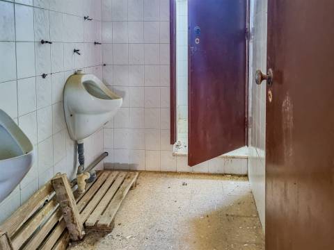 Armazém destinado a Indústria e Armazém – Macieirinha, Leiria