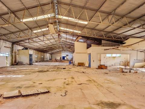 Armazém destinado a Indústria e Armazém – Macieirinha, Leiria