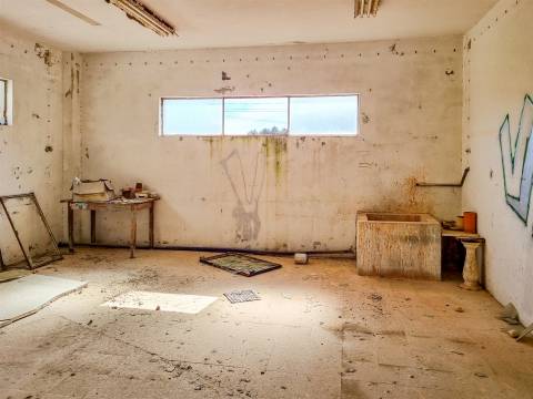 Armazém destinado a Indústria e Armazém – Macieirinha, Leiria