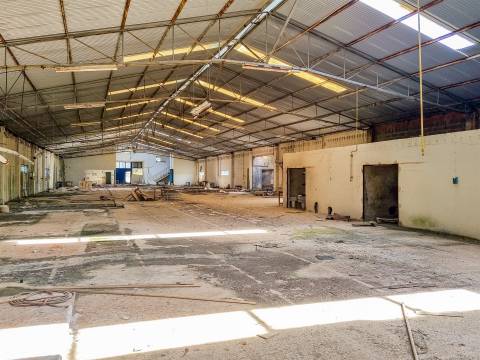 Armazém destinado a Indústria e Armazém – Macieirinha, Leiria