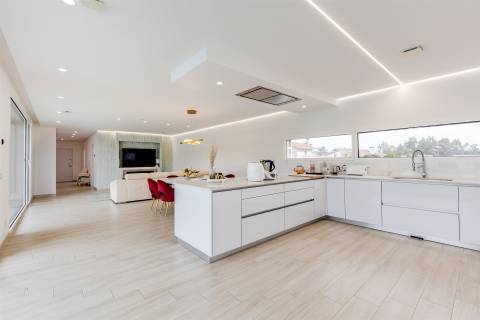 Moradia T4 Exclusiva Premium | Monte Real