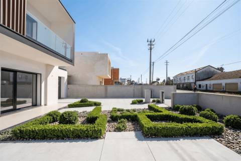 Moradia T4 NOVA em Maceira, Leiria