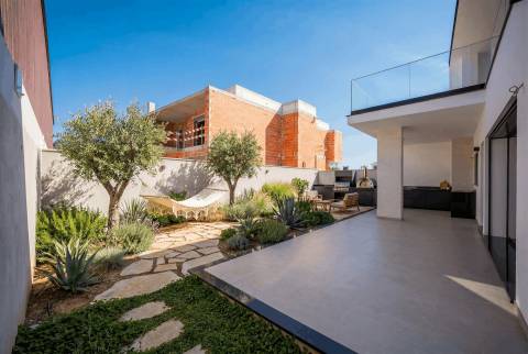 Moradia T4 NOVA em Maceira, Leiria
