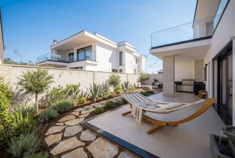Moradia T4 NOVA em Maceira, Leiria