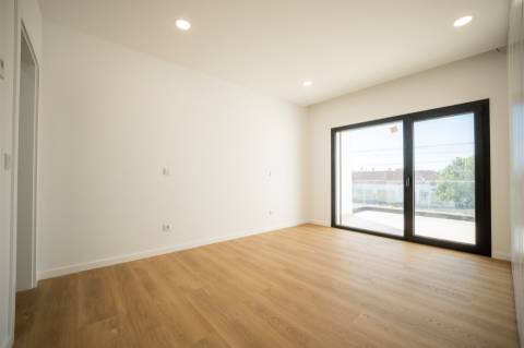 Moradia T4 NOVA em Maceira, Leiria