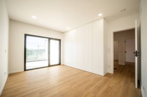 Moradia T4 NOVA em Maceira, Leiria