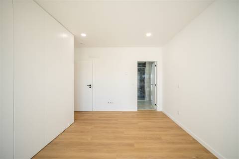 Moradia T4 NOVA em Maceira, Leiria