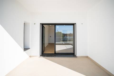 Moradia T4 NOVA em Maceira, Leiria