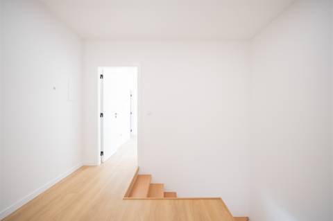 Moradia T4 NOVA em Maceira, Leiria