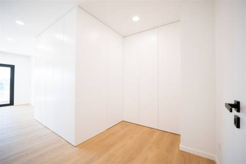 Moradia T4 NOVA em Maceira, Leiria