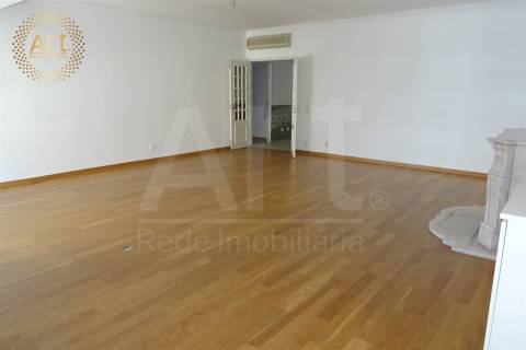 Apartamento T5 Arrendamento em Areeiro,Lisboa