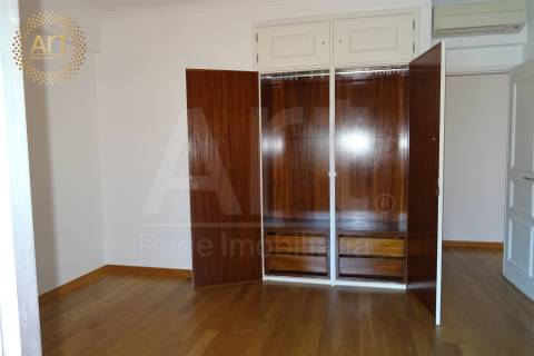 Apartamento T5 Arrendamento em Areeiro,Lisboa