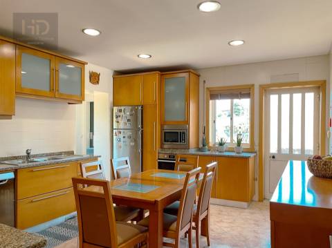 Moradia de luxo T3+2 em Paços de Brandão/Santa Maria da Feira