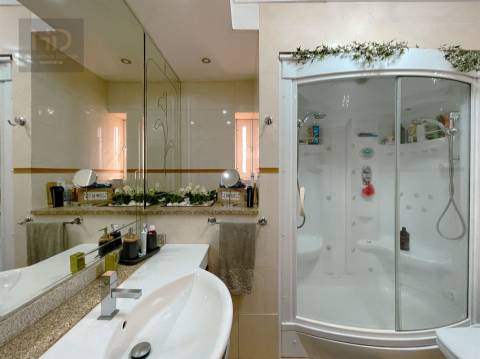 Moradia de luxo T3+2 em Paços de Brandão/Santa Maria da Feira