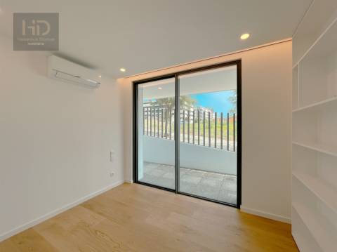 T2 novo com varandas  na 1ª linha da praia em Canidelo