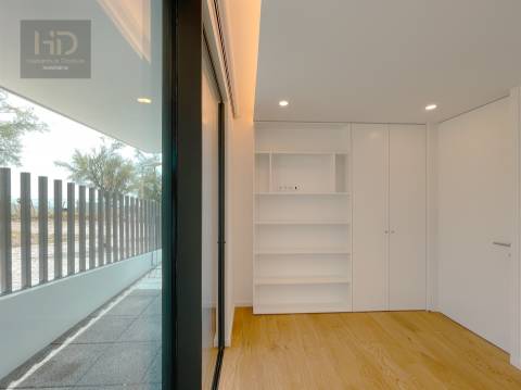 T2 novo com varandas  na 1ª linha da praia em Canidelo