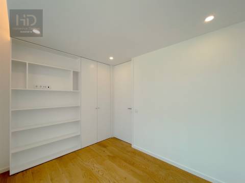 T2 novo com varandas  na 1ª linha da praia em Canidelo