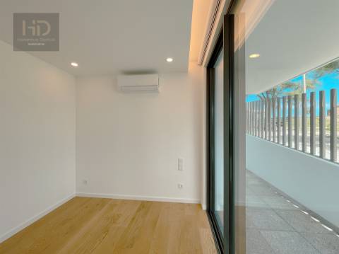 T2 novo com varandas  na 1ª linha da praia em Canidelo