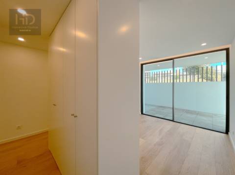 T2 novo com varandas  na 1ª linha da praia em Canidelo