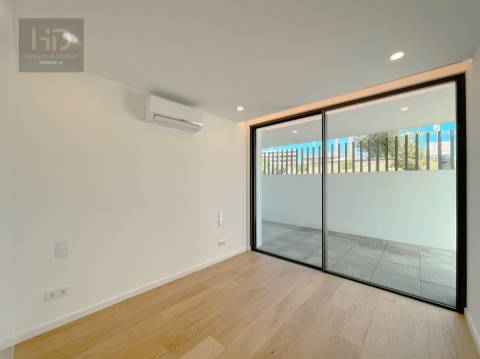 T2 novo com varandas  na 1ª linha da praia em Canidelo