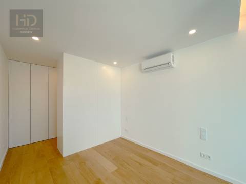 T2 novo com varandas  na 1ª linha da praia em Canidelo