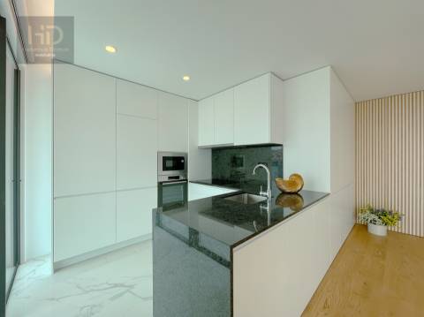 T2 novo com varandas  na 1ª linha da praia em Canidelo