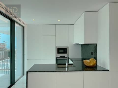 T2 novo com varandas  na 1ª linha da praia em Canidelo