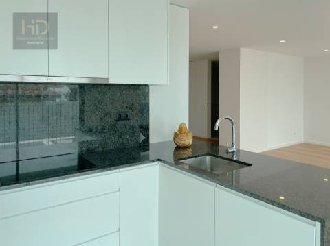 T2 novo com varandas  na 1ª linha da praia em Canidelo