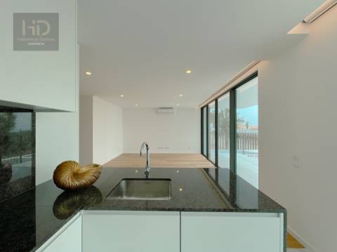 T2 novo com varandas  na 1ª linha da praia em Canidelo