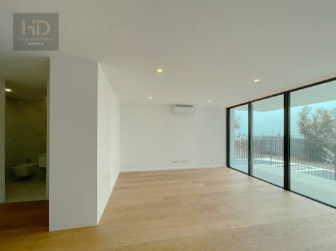 T2 novo com varandas  na 1ª linha da praia em Canidelo