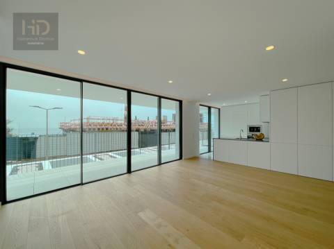 T2 novo com varandas  na 1ª linha da praia em Canidelo