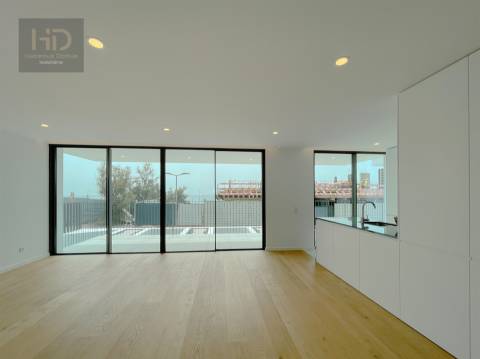 T2 novo com varandas  na 1ª linha da praia em Canidelo