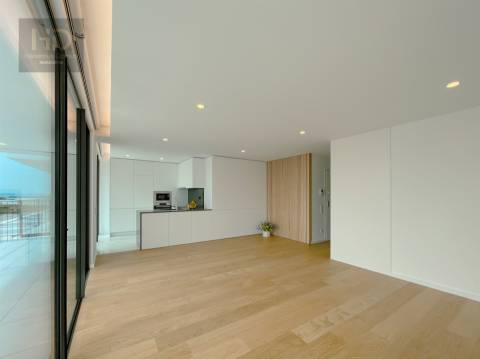 T2 novo com varandas  na 1ª linha da praia em Canidelo