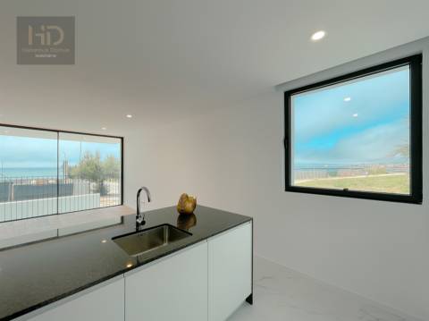 T2 de luxo na 1ª linha da praia em Canidelo