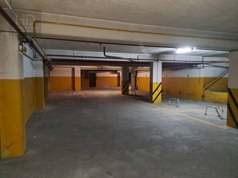 Garagem  Venda em Lordelo do Ouro e Massarelos,Porto