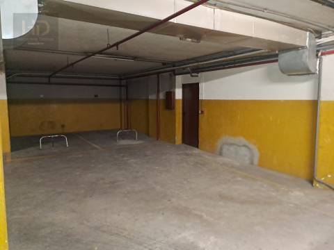 Garagem  Venda em Lordelo do Ouro e Massarelos,Porto