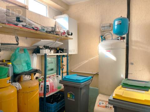 Moradia T3+1 de 4 frentes com 241m2 em Pedroso