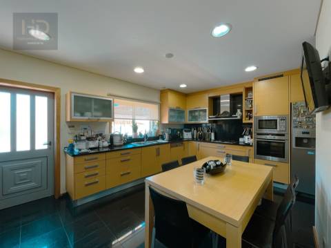 Moradia T3+1 em Arcozelo próxima das praias