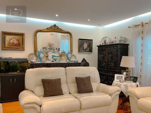 Moradia T3+1 em Arcozelo próxima das praias