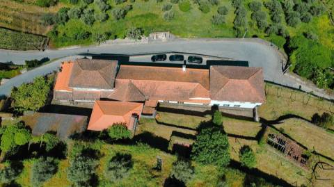 Casa senhorial brasonada do Século XVIII na região do Douro