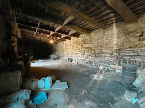 Casa senhorial brasonada do Século XVIII na região do Douro