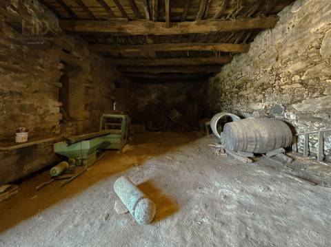 Casa senhorial brasonada do Século XVIII na região do Douro