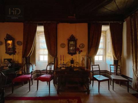 Casa senhorial brasonada do Século XVIII na região do Douro