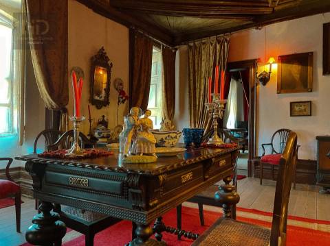 Casa senhorial brasonada do Século XVIII na região do Douro