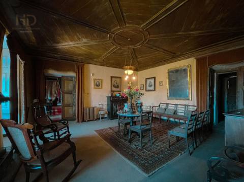 Casa senhorial brasonada do Século XVIII na região do Douro