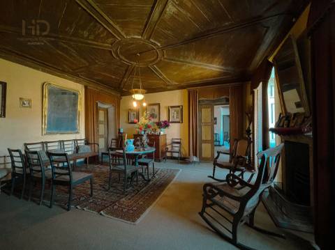 Casa senhorial brasonada do Século XVIII na região do Douro